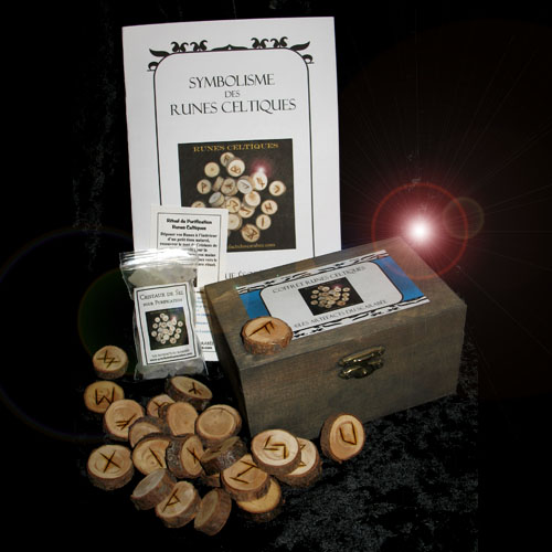 Coffret de 24 Runes Celtiques en Bois de Pin Gris Coffret de 24 Runes Celtiques en Bois de Pin Gris
